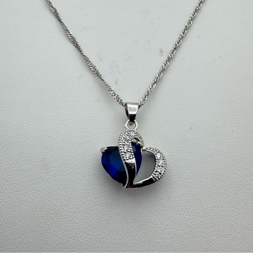 Beautiful Blue Heart Crystal Pendant Necklace Silver Plated